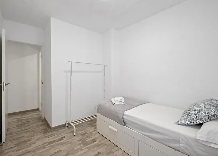 Piso De 3 En * Málaga